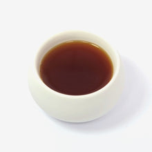Lade das Bild in den Galerie-Viewer, Assam Orange Pekoe, Schwarzer Tee, bio, in der Tasse dunkler Aufguss
