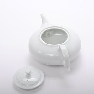 Asuka White, eine Teekanne aus weissem Porzellan mit eingebautem Teesieb