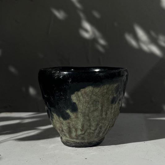 Yunomi Yoru – dunkle Teetasse, handgemacht