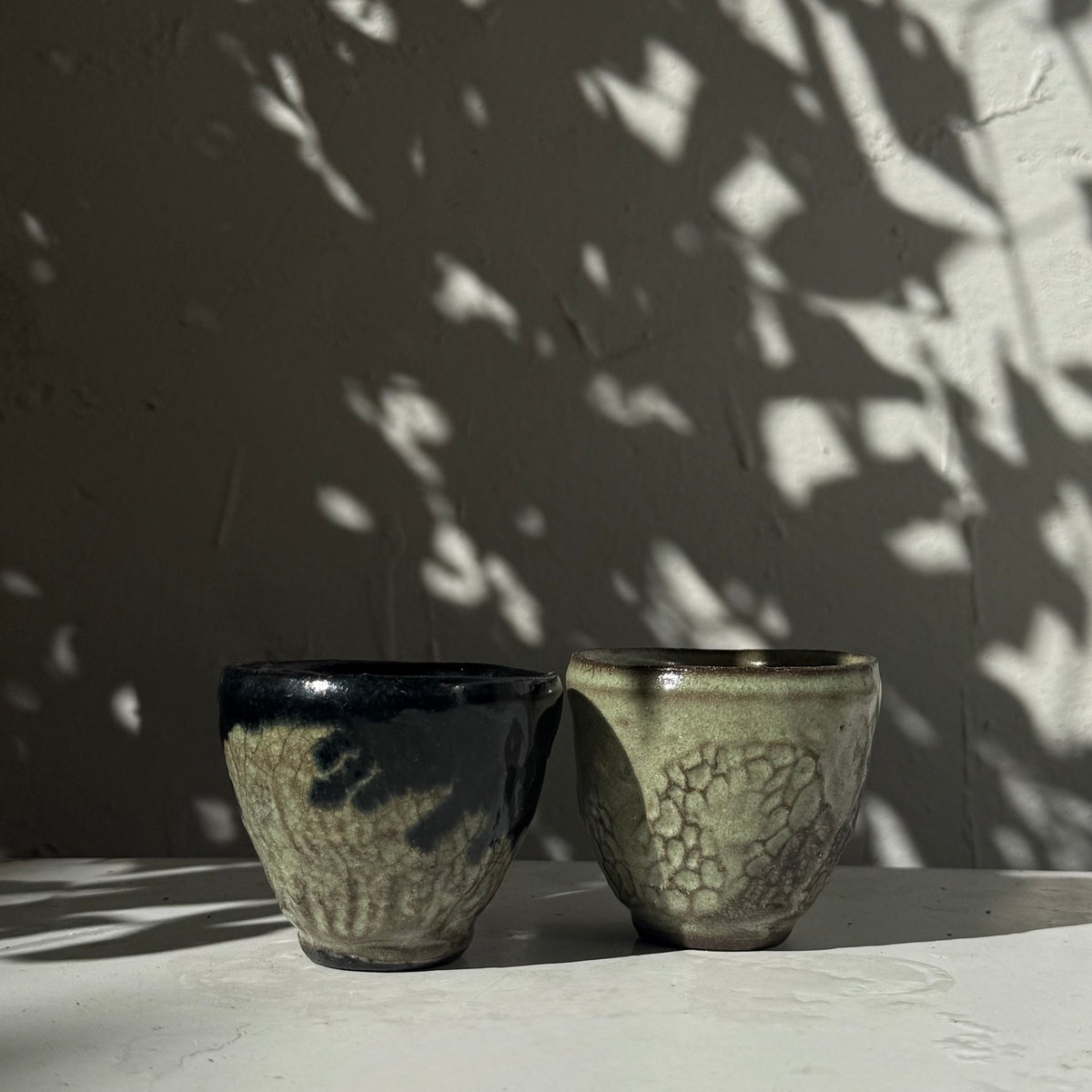 Yunomi Ishi und Yoru nebeneinander