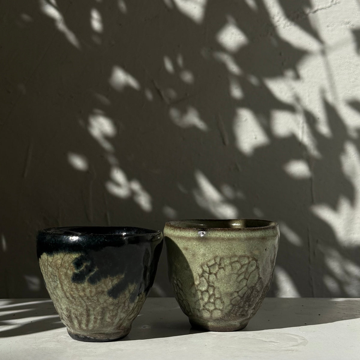 Yunomi Ishi und Yoru nebeneinander