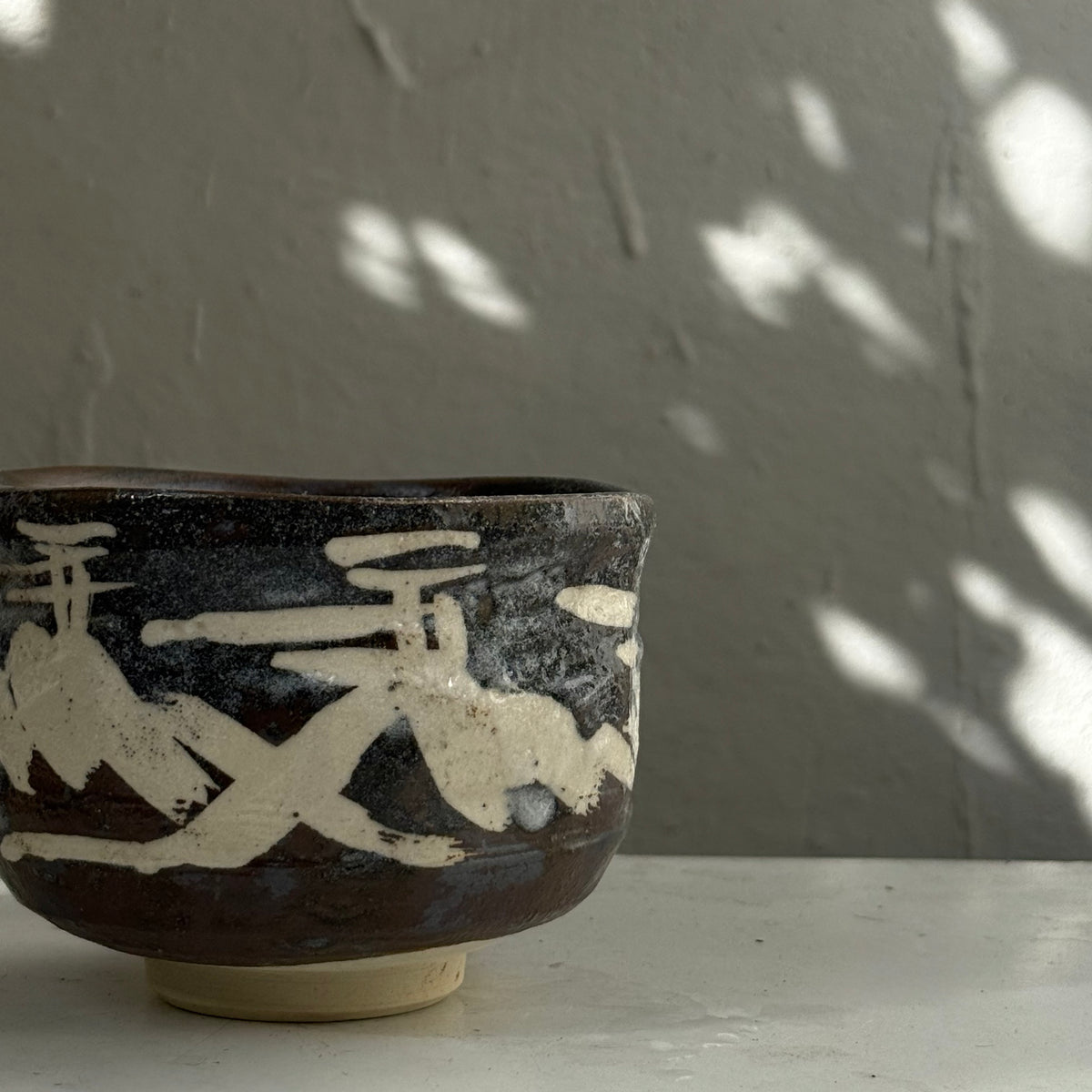Matcha Schale Kuro Shiro – Detailansicht