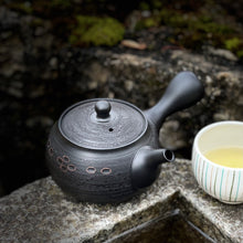 Lade das Bild in den Galerie-Viewer, Sakura, japanische Teekanne mit der Tasse mit gruenem Tee aus Japan
