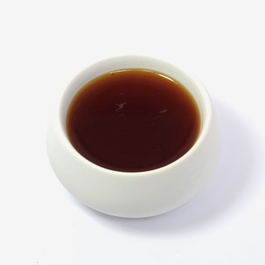 Assam Kugelblatt, schwarzer Tee, bio in der Tasse
