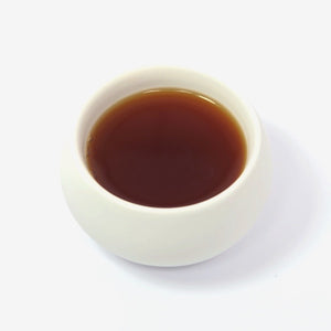 Assam Orange Pekoe, Schwarzer Tee, bio, in der Tasse dunkler Aufguss