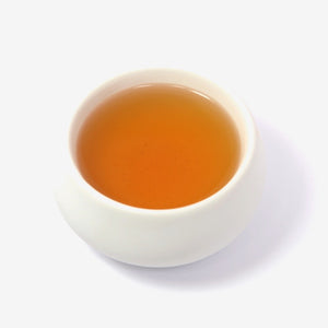 Black Vintage, schwarzer bio Tee aus den Darjeeling Hills! Goldene Tasse, vollmundig und weich im Geschmack, mit subtilen Noten von Orange.